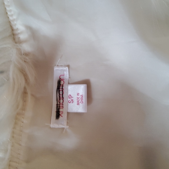 Faux Fur Vest - Picture 2 of 5